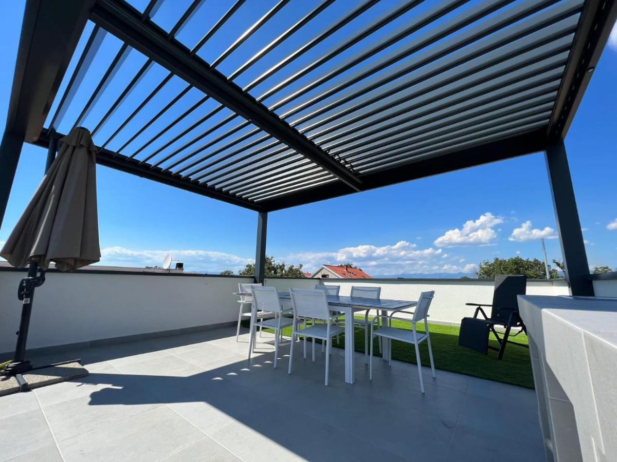 Apartments Terra Sun With Private Pool Or Jacuzzi 니바이스 외부 사진