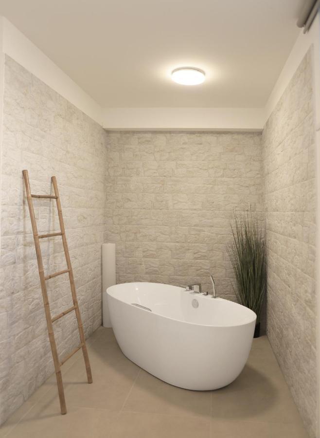 Apartments Terra Sun With Private Pool Or Jacuzzi 니바이스 외부 사진