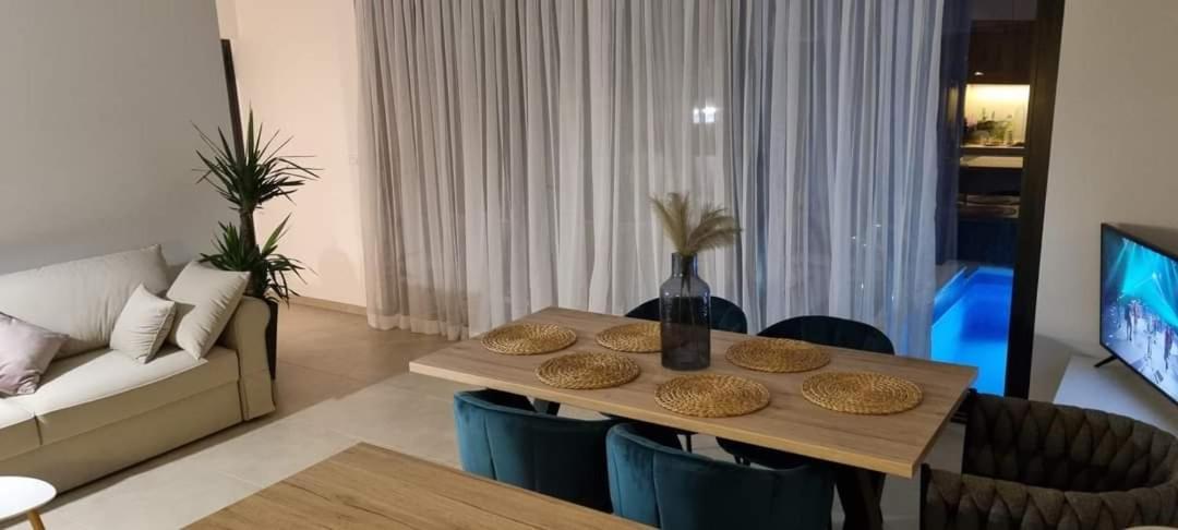 Apartments Terra Sun With Private Pool Or Jacuzzi 니바이스 외부 사진