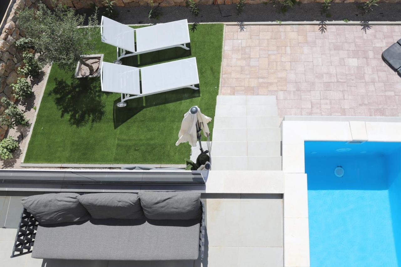 Apartments Terra Sun With Private Pool Or Jacuzzi 니바이스 외부 사진