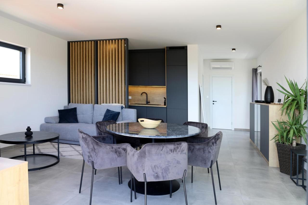 Apartments Terra Sun With Private Pool Or Jacuzzi 니바이스 외부 사진