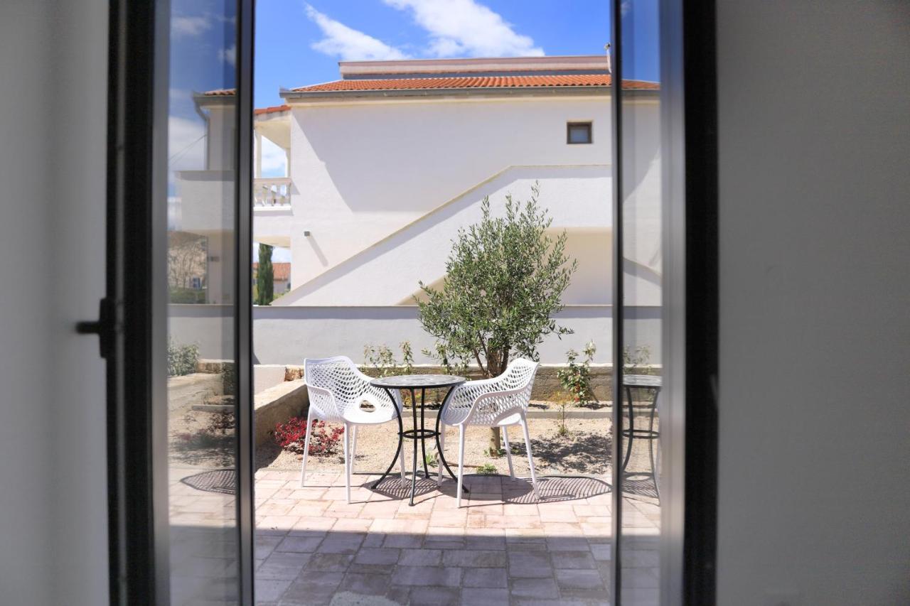 Apartments Terra Sun With Private Pool Or Jacuzzi 니바이스 외부 사진