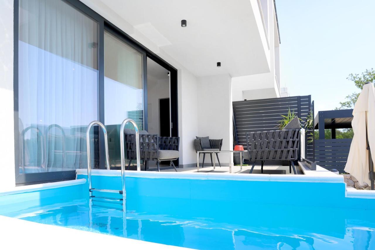 Apartments Terra Sun With Private Pool Or Jacuzzi 니바이스 외부 사진